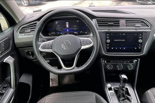 Deep Black Pearl Effect 2024 Volkswagen Tiguan 2.0T S