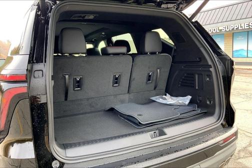 Mosaic Black Metallic 2026 Chevrolet Traverse Z71