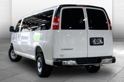 Summit White 2026 Chevrolet Express 3500 LT