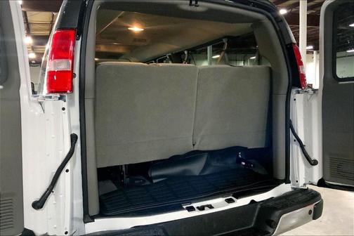 Summit White 2026 Chevrolet Express 3500 LT
