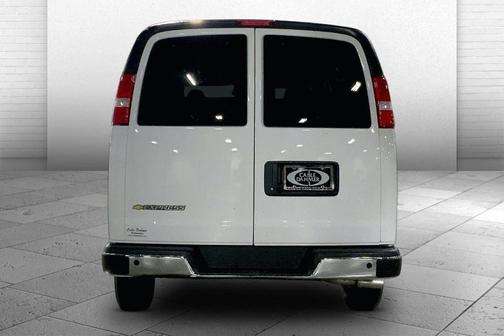 Summit White 2026 Chevrolet Express 3500 LT
