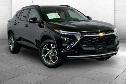 Mosaic Black Metallic 2025 Chevrolet Trax LT