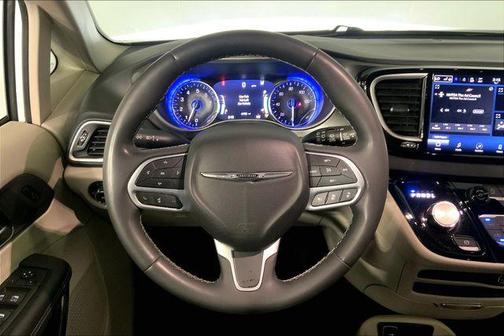 Bright White Clearcoat 2024 Chrysler Pacifica Touring-L