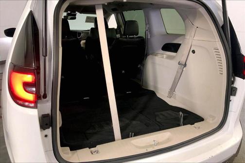 Bright White Clearcoat 2024 Chrysler Pacifica Touring-L