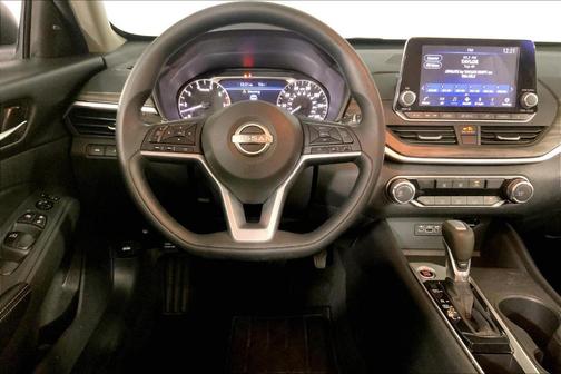 Glacier White 2025 Nissan Altima SV