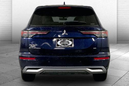 Alloy Silver Metallic 2025 Mitsubishi Outlander SE