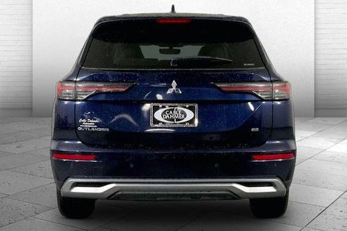 Alloy Silver Metallic 2025 Mitsubishi Outlander SE