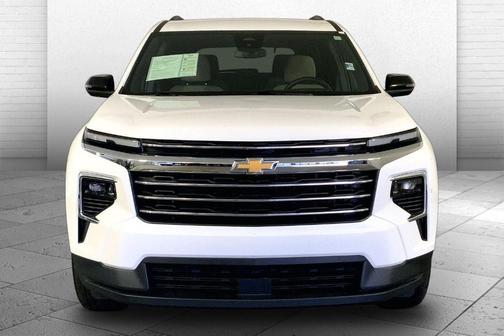 Summit White 2025 Chevrolet Traverse LT