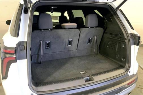 Summit White 2025 Chevrolet Traverse LT