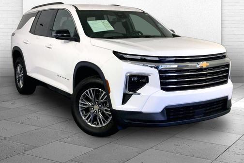 Summit White 2025 Chevrolet Traverse LT