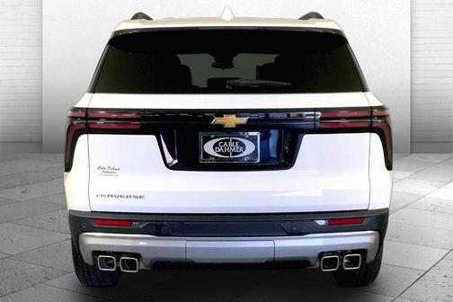 Summit White 2025 Chevrolet Traverse LT