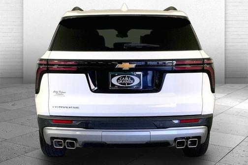 Summit White 2025 Chevrolet Traverse LT