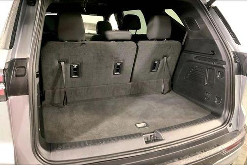 Sterling Gray Metallic 2024 Chevrolet Traverse LT