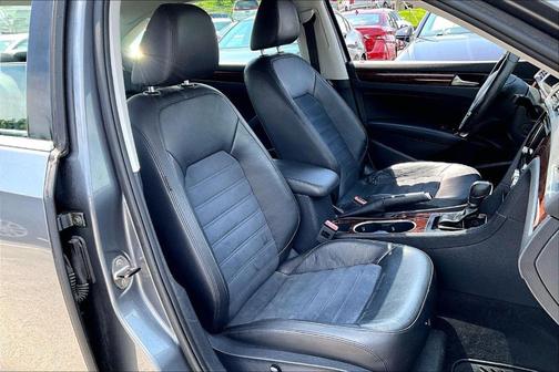 Platinum Gray Metallic 2013 Volkswagen Passat 2.0 TDI SEL Premium