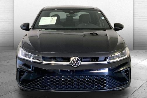 Deep Black Pearl Effect 2025 Volkswagen Jetta 1.5T Sport