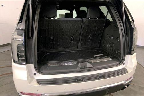 Iridescent Pearl Tricoat 2025 Chevrolet Tahoe High Country