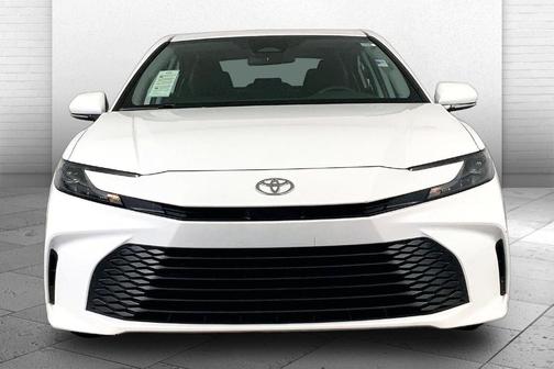 Ice 2025 Toyota Camry LE