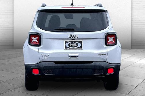 Glacier Metallic 2018 Jeep Renegade Latitude