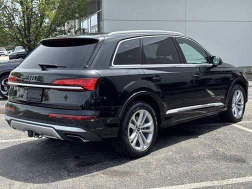 Mythos Black Metallic 2025 Audi Q7 55 Premium Plus