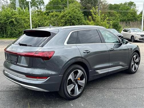 2019 Audi e-tron Premium Plus