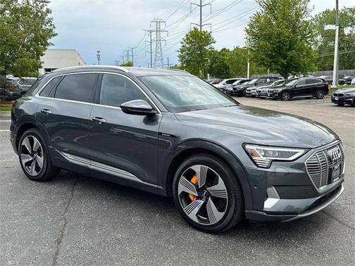 2019 Audi e-tron Premium Plus
