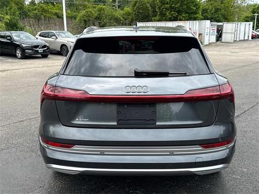2019 Audi e-tron Premium Plus