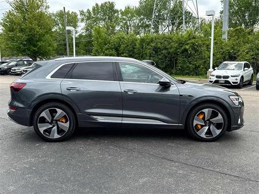 2019 Audi e-tron Premium Plus