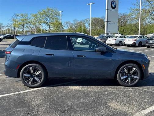 2026 BMW iX xDrive45