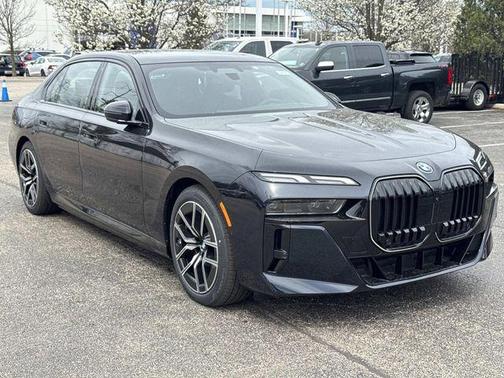 Carbon Black Metallic 2026 BMW i7 xDrive60