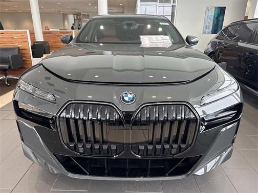 2026 BMW 750e i xDrive