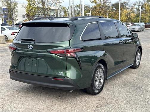 2022 Toyota Sienna LE