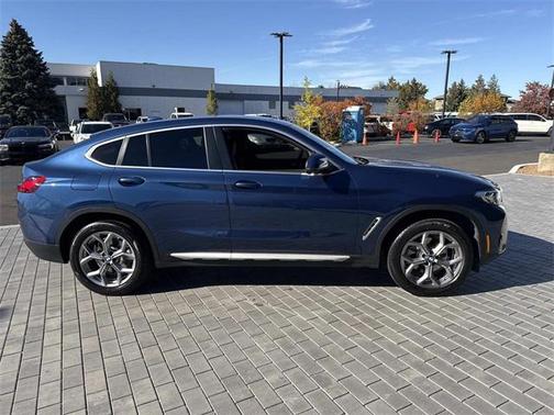 2024 BMW X4 xDrive30i