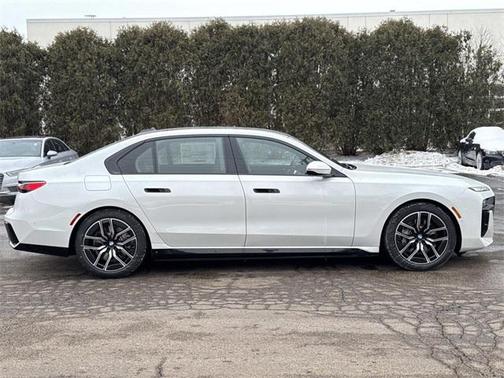 2026 BMW 750e i xDrive