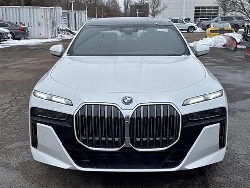2026 BMW 750e i xDrive