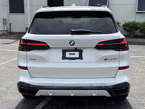 White Metallic 2024 BMW X5 M60i