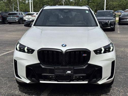 White Metallic 2024 BMW X5 M60i