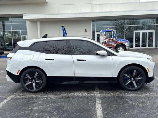 Mineral White Metallic 2024 BMW iX xDrive50