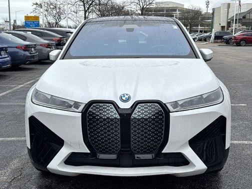Mineral White Metallic 2024 BMW iX xDrive50