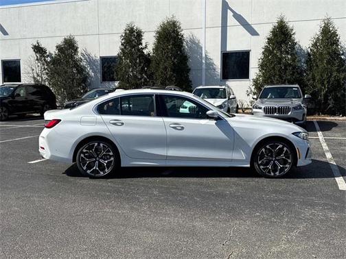2025 BMW 330 i xDrive