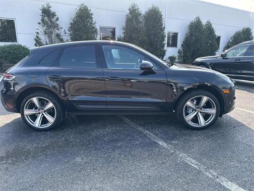 2022 Porsche Macan Base