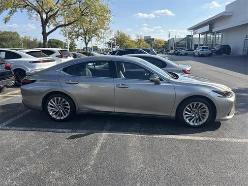 2019 Lexus ES 300h Luxury
