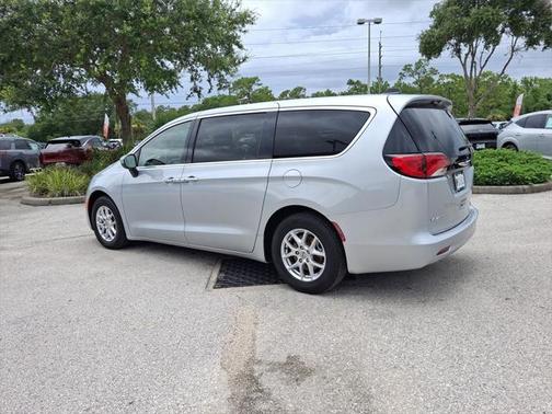 2022 Chrysler Voyager LX