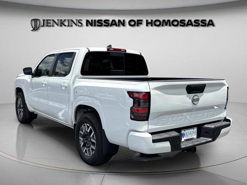 Glacier White 2026 Nissan Frontier SV