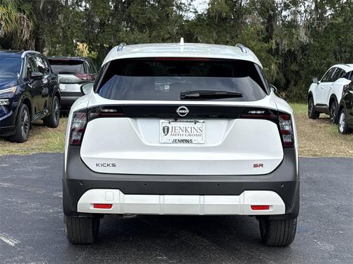 2025 Nissan Kicks SR
