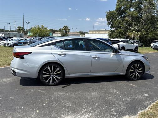2022 Nissan Altima SR FWD