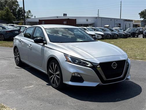 2022 Nissan Altima SR FWD