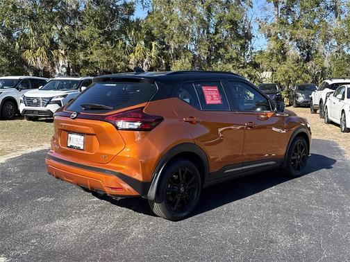2023 Nissan Kicks SR