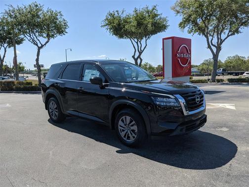 2025 Nissan Pathfinder S FWD