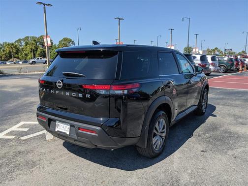2025 Nissan Pathfinder S FWD