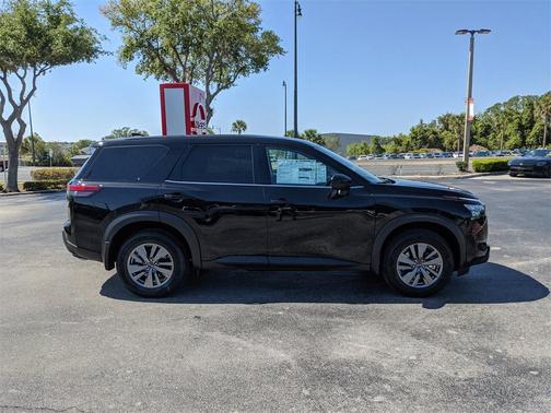 2025 Nissan Pathfinder S FWD